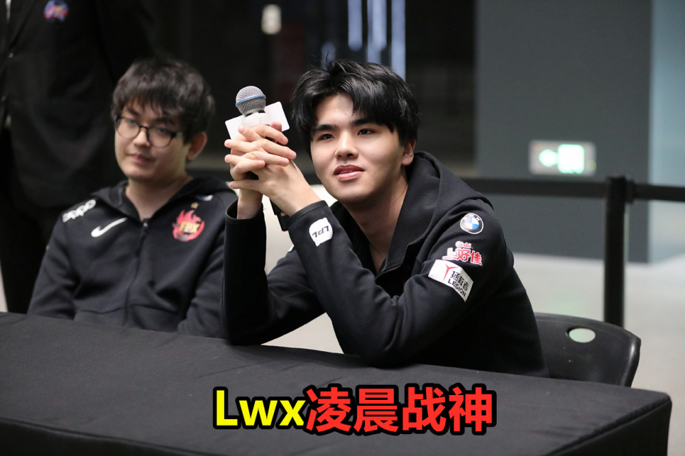 开云体育在线-DK血洗TES，ShowMaker拿下关键大龙激烈交锋四强赛，技惊四座