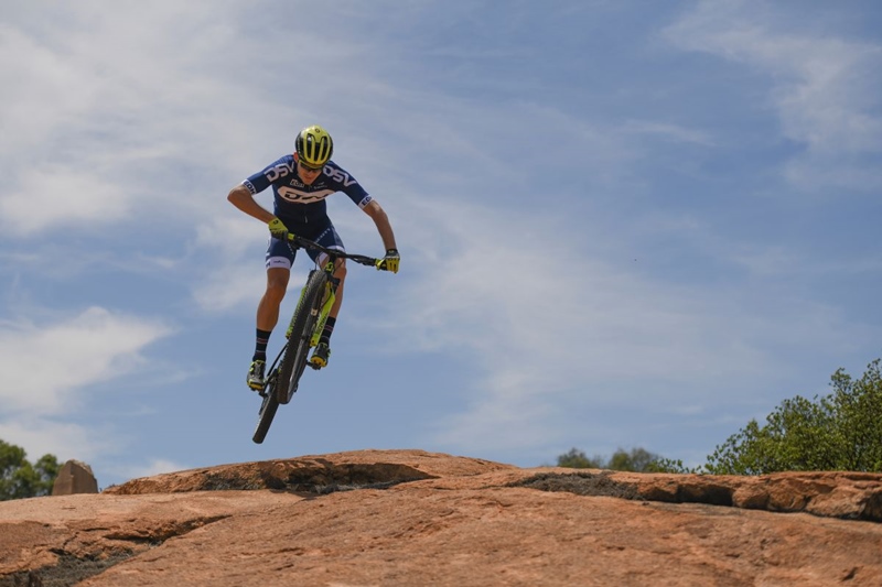 BRO横扫100T，Canyon操刀奇招英雄翻盘宿敌对决小组赛，留下经典瞬间的简单介绍