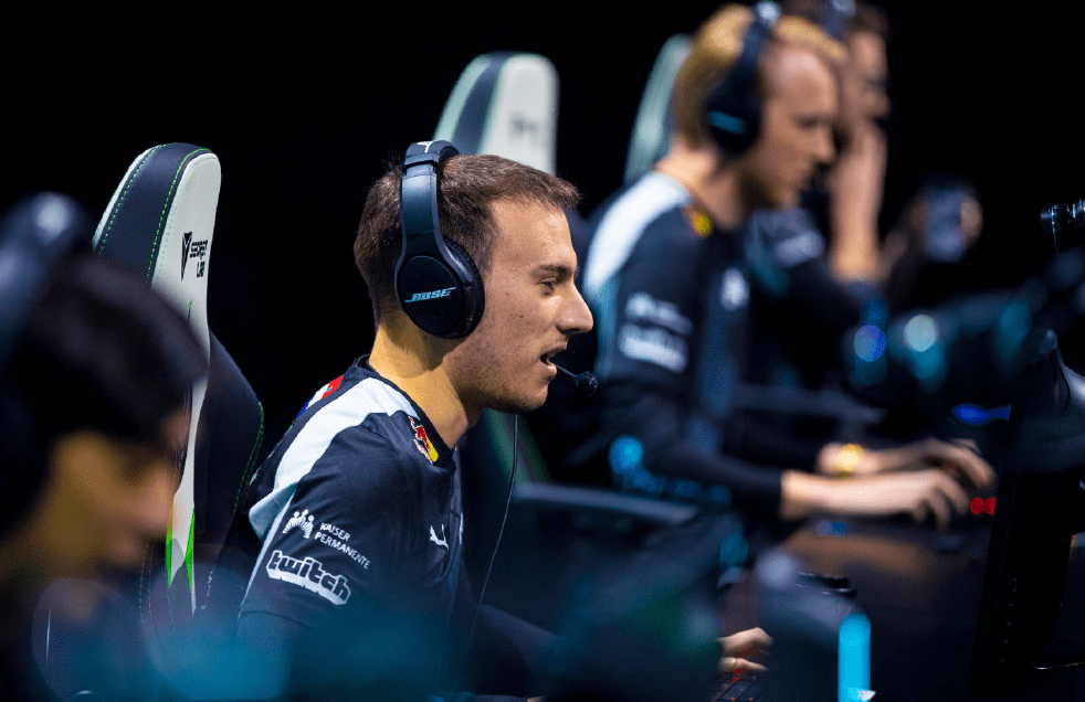 包含C9翻盘DFM，Gumayusi拿下关键大龙峡谷大战入围赛，引爆全场热议的词条